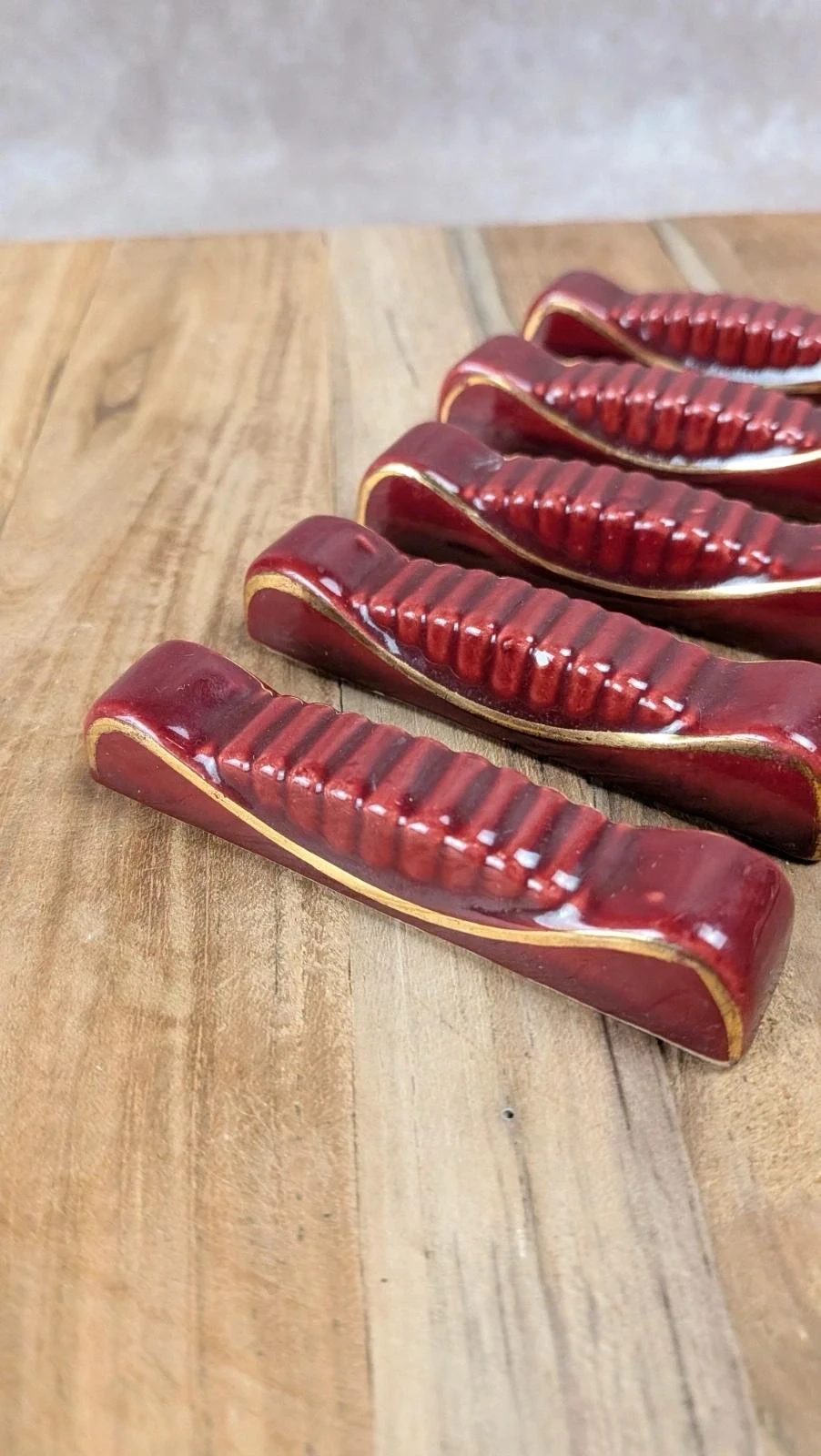 Lot van 5 vintage Art Deco rood-bordeaux meshouders in keramiek – photo 2